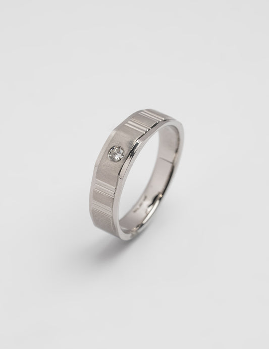 Vertical Groove Diamond Ring